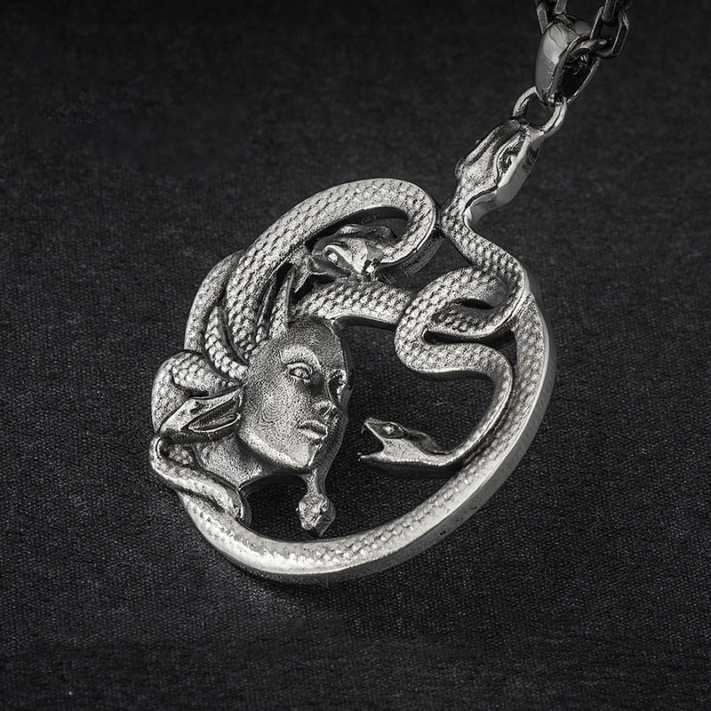 Pendentif tête de Gorgone Médusa