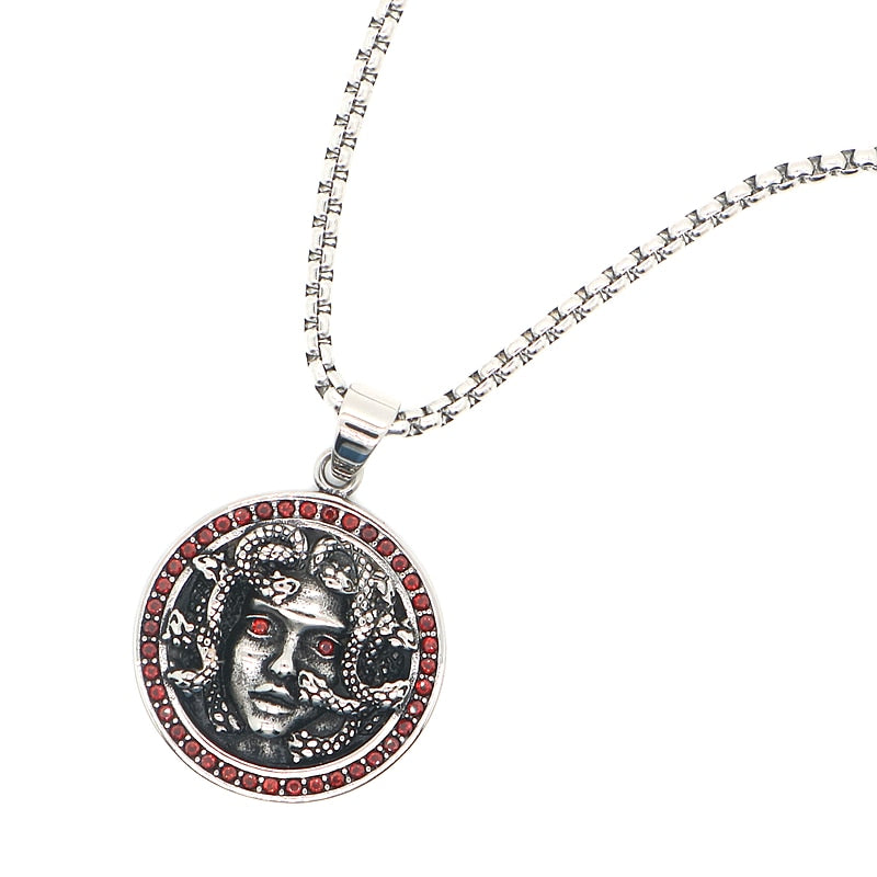 Medusa pendant<br> Silver and Garnet