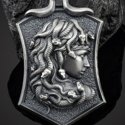 Pendentif Méduse La Gorgone