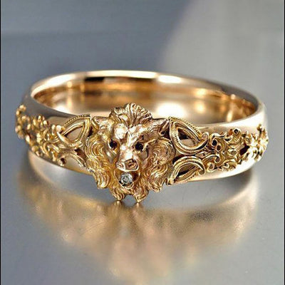 Gold ring<br> lion head